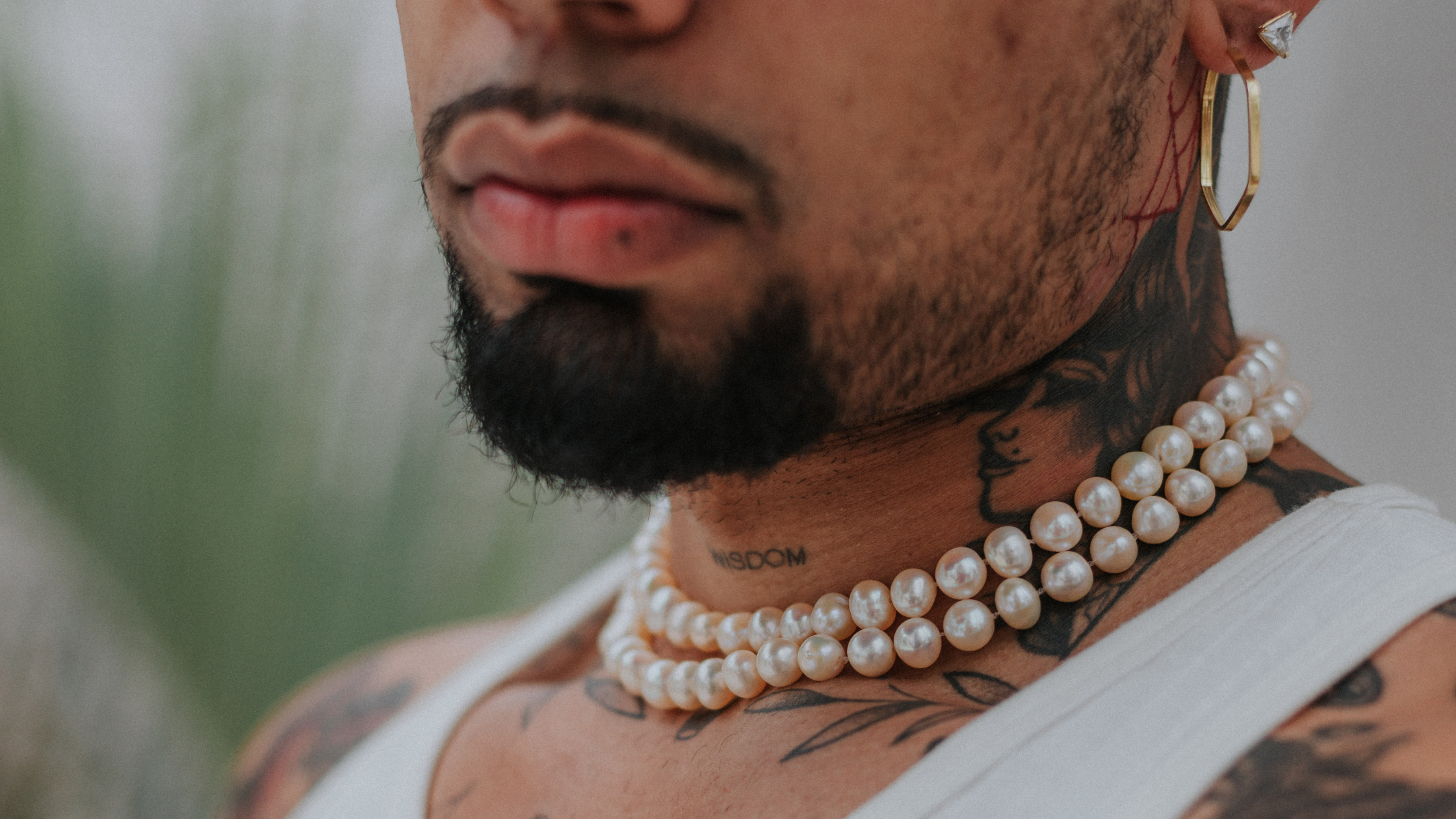 The Evolution of Men Wearing Pearls: From Royalty to Modern Fashion